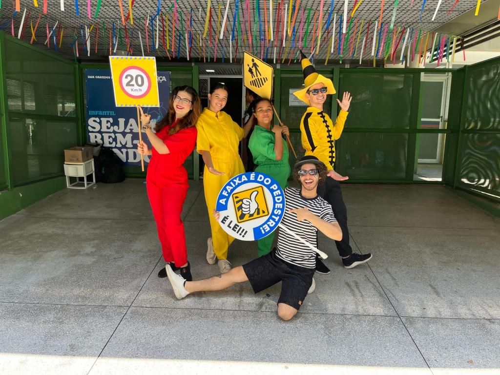 Comunidade escolar recebe apoio da SMTT para mais educação no trânsito nos horários de entrada e saída das escolas - SMTT Aracaju